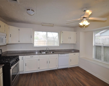2706 Sunbird Drive - Photo Thumbnail 11