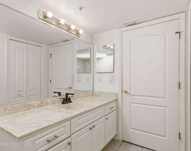 800 Del Rio Way - Photo Thumbnail 19