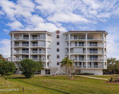 800 Del Rio Way - Photo Thumbnail 1