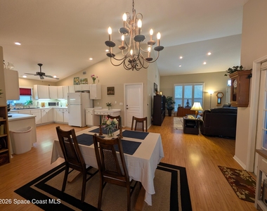 447 Lake Victoria Circle - Photo Thumbnail 12