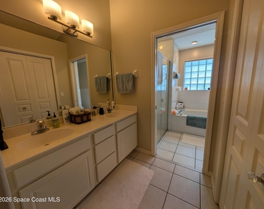 447 Lake Victoria Circle - Photo Thumbnail 7