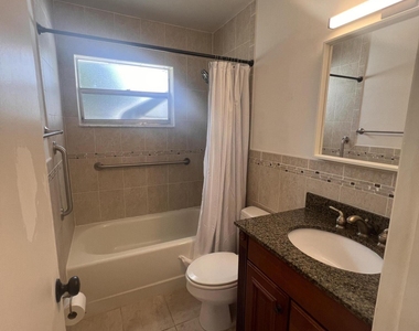 2407 Lakeview Drive - Photo Thumbnail 10