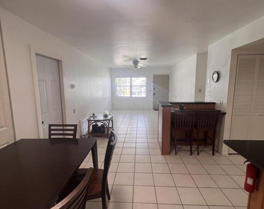 2407 Lakeview Drive - Photo Thumbnail 4