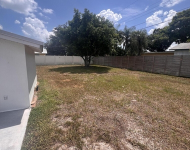 2407 Lakeview Drive - Photo Thumbnail 14