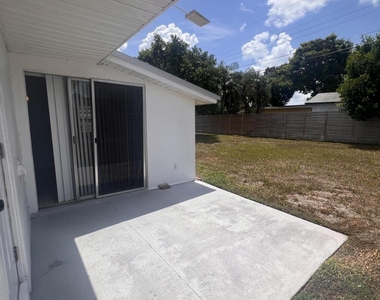 2407 Lakeview Drive - Photo Thumbnail 13