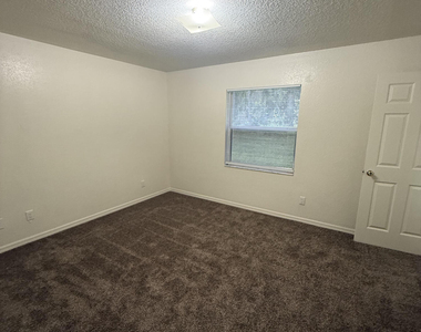 5525 Wendy Lee Drive - Photo Thumbnail 6