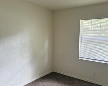 5525 Wendy Lee Drive - Photo Thumbnail 3