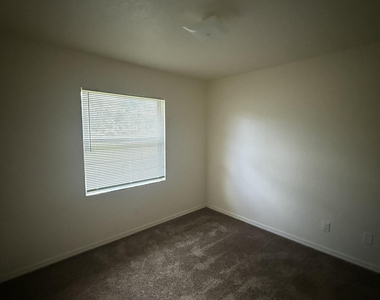 5525 Wendy Lee Drive - Photo Thumbnail 7