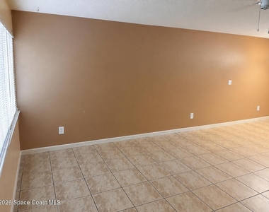 800 N Fiske Boulevard - Photo Thumbnail 2