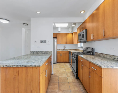 360 East 57th Street - Photo Thumbnail 3