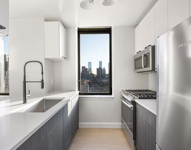 West 55th Street - Photo Thumbnail 4