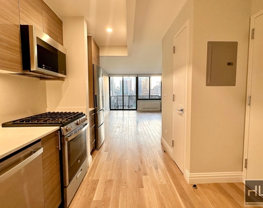 West 48 Street - Photo Thumbnail 2