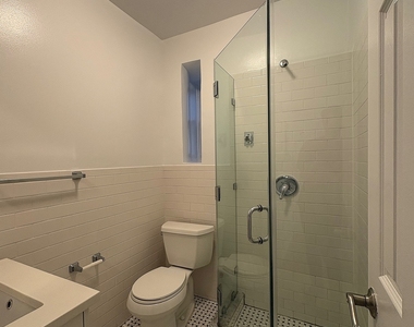 West 72 Street - Photo Thumbnail 4