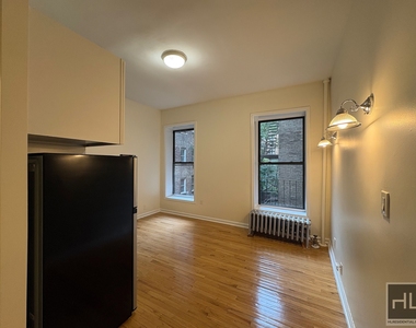 West 72 Street - Photo Thumbnail 3