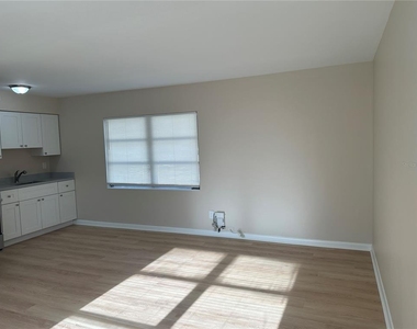 344 33rd Avenue N - Photo Thumbnail 5