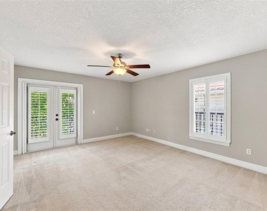 133 Valencia Circle - Photo Thumbnail 23