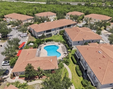 133 Valencia Circle - Photo Thumbnail 5