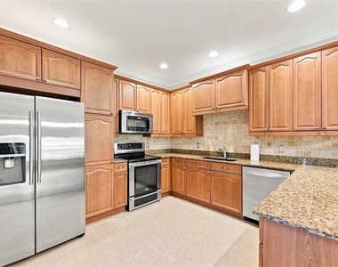 133 Valencia Circle - Photo Thumbnail 17