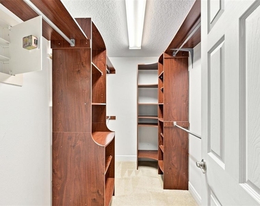133 Valencia Circle - Photo Thumbnail 32