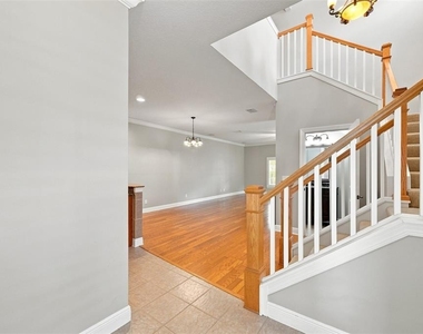 133 Valencia Circle - Photo Thumbnail 10