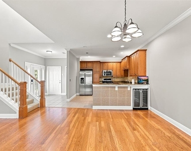 133 Valencia Circle - Photo Thumbnail 14