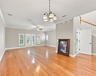133 Valencia Circle - Photo Thumbnail 11