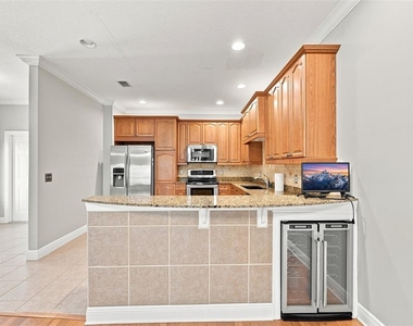 133 Valencia Circle - Photo Thumbnail 15