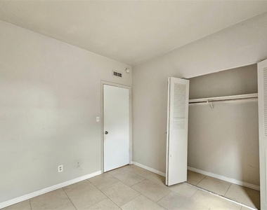 7610 W Powhatan Avenue - Photo Thumbnail 18