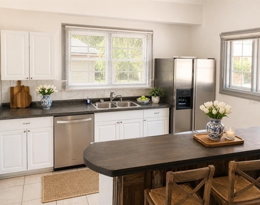 2107 W Chestnut Street - Photo Thumbnail 2