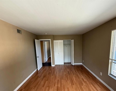 7610 W Powhatan Avenue - Photo Thumbnail 8
