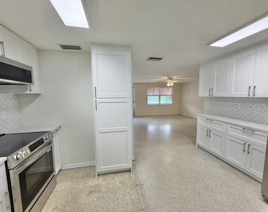 635 1st Avenue N - Photo Thumbnail 9