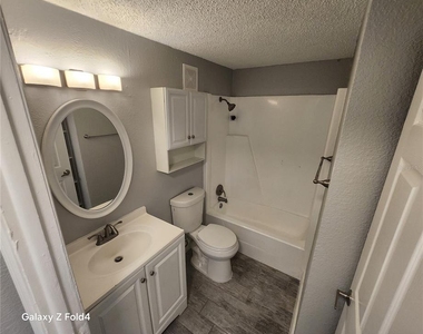 1400 Strawberry Place - Photo Thumbnail 8