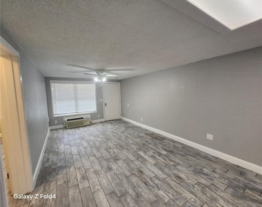 1400 Strawberry Place - Photo Thumbnail 3