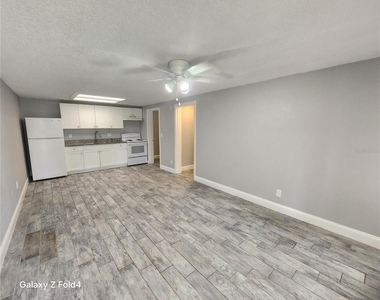 1400 Strawberry Place - Photo Thumbnail 2