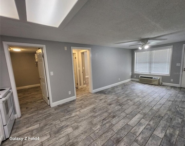 1400 Strawberry Place - Photo Thumbnail 4