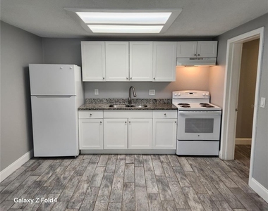1400 Strawberry Place - Photo Thumbnail 5
