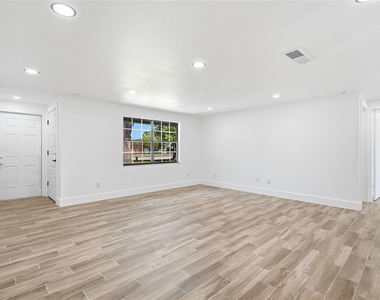1123 Foggy Ridge Parkway - Photo Thumbnail 9