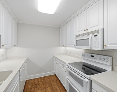 3211 W Swann Avenue - Photo Thumbnail 11