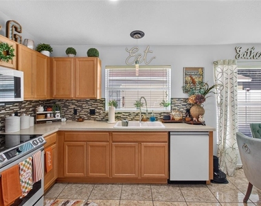 1234 Hill Flower Drive - Photo Thumbnail 12