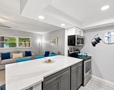 12760 Indian Rocks Road - Photo Thumbnail 10