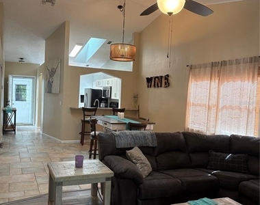 571 Milburne Close - Photo Thumbnail 5
