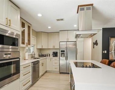 4606 Buckeye Road - Photo Thumbnail 12