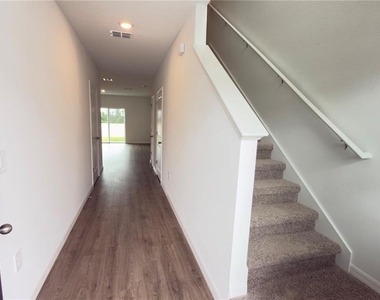31211 Midnight Sun Way - Photo Thumbnail 4