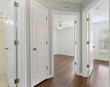 7408 Oxford Garden Circle - Photo Thumbnail 16