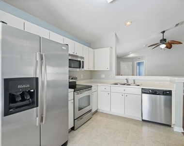 7408 Oxford Garden Circle - Photo Thumbnail 9