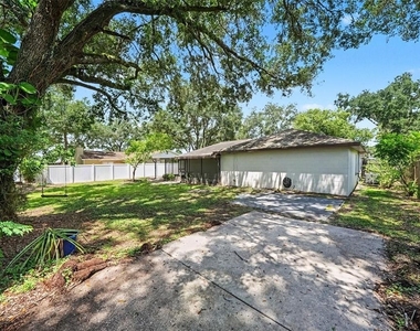 1913 Cedarbrooke Drive - Photo Thumbnail 6