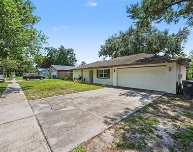 1913 Cedarbrooke Drive - Photo Thumbnail 4