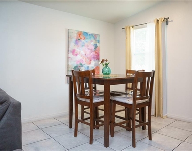 2804 N 33rd Street - Photo Thumbnail 6