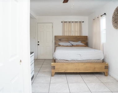 2804 N 33rd Street - Photo Thumbnail 24