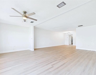 6025 Shore Boulevard S - Photo Thumbnail 15